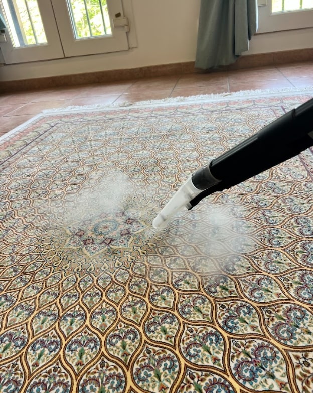 carpet cleaning in dubai with the use of steam cleaner